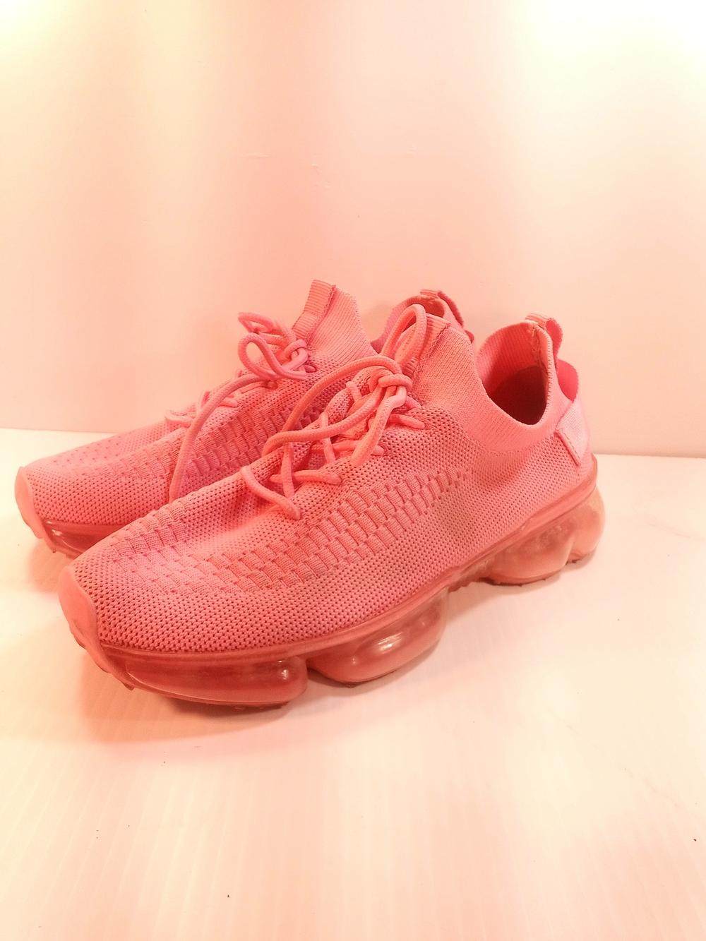 La Sheelah Women’s Pink Knit Low Top Lace Up Sneakers Logo Athleisure